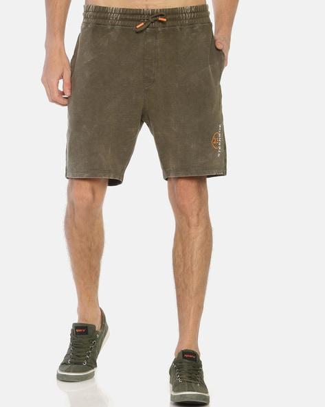 mid-rise shorts with side pockets