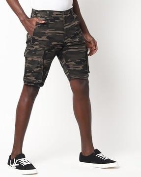 mid-rise slim fit cargo shorts