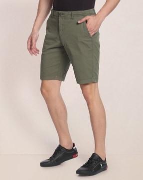 mid-rise slim fit city shorts