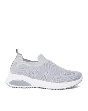 mid-top slip-on sports shoes