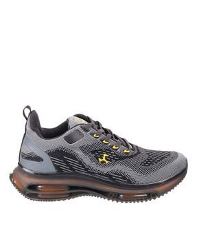 mid-tops sports shoes with lace fastening