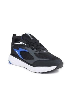 mid-tops sports shoes with lace fastening