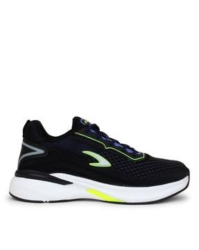 mid-tops sports shoes with lace fastening