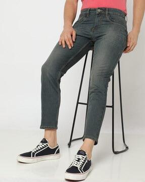 mid-wash cropped fit jeans