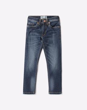 mid-wash jeans with 5-pocket styling