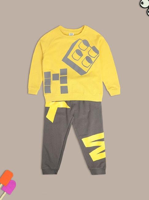 miniklub kids yellow & grey printed full sleeves t-shirt with pants