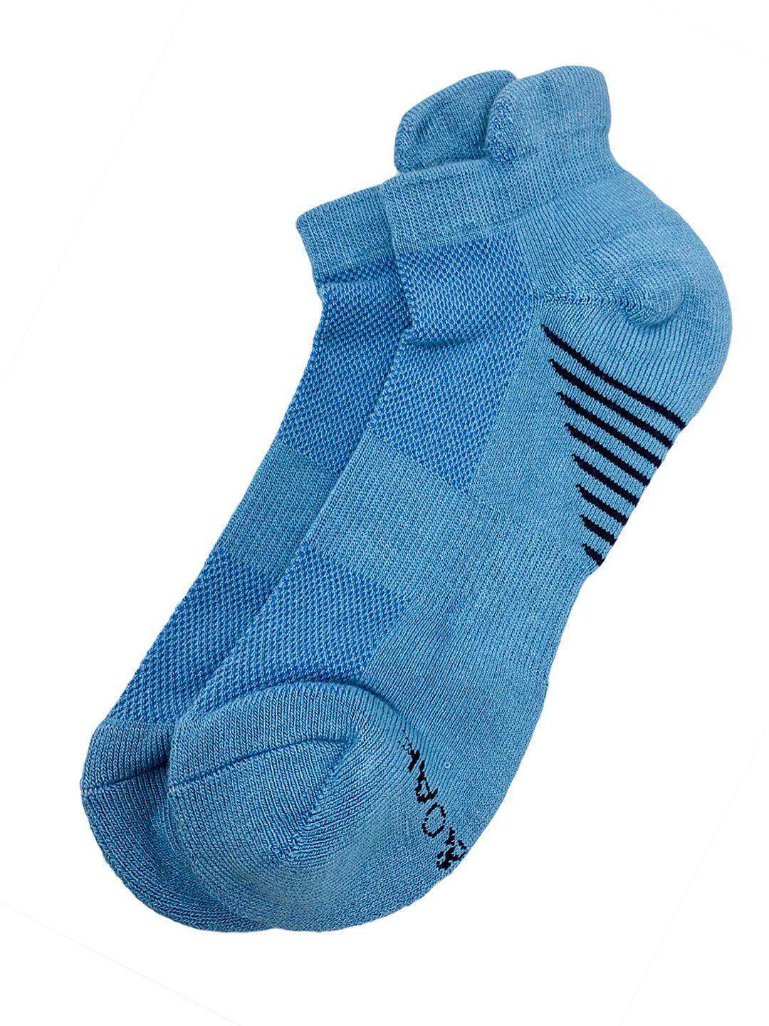 mint & oak men blue solid ankle-length socks
