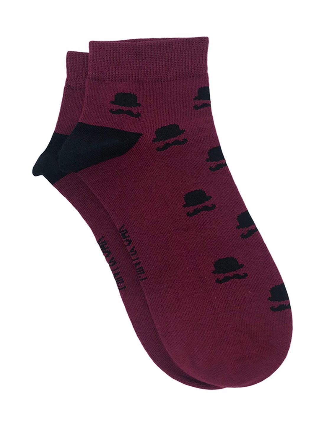 mint & oak men maroon & black patterned ankle-length socks