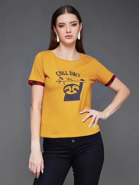 miss chase women's mustard yellow round neck short sleeves regular length printed t-shirt