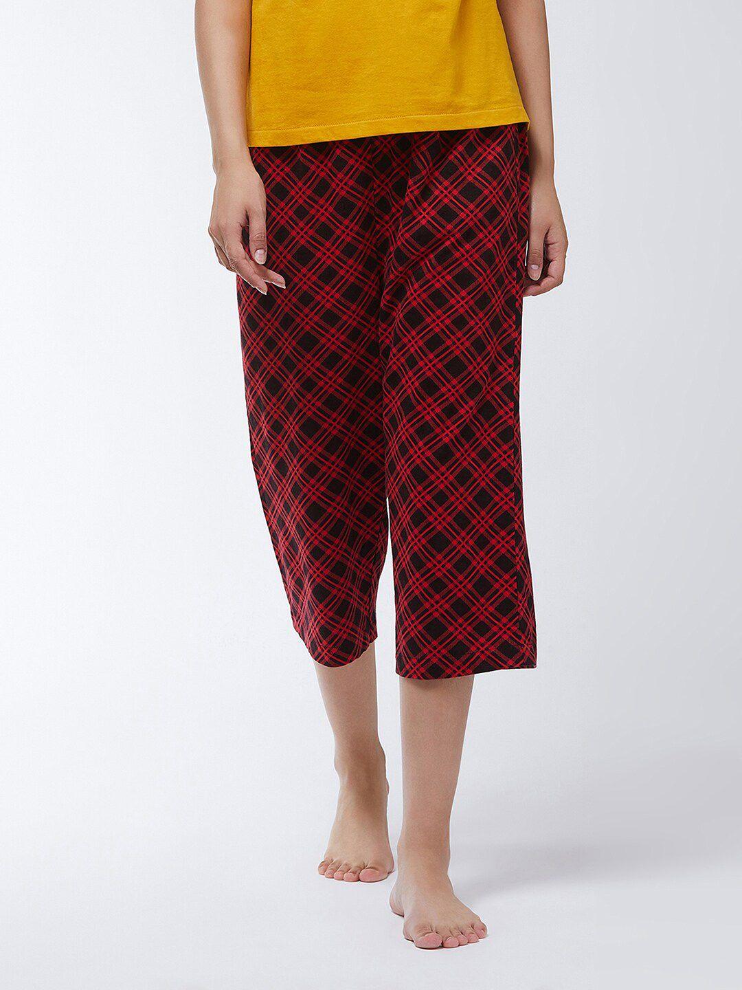 miss chase women cotton red & black checked relaxed fit capris