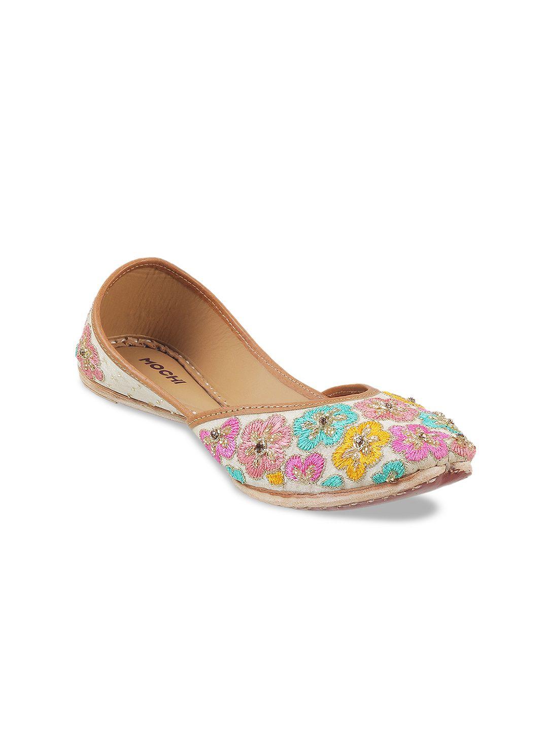 mochi women multicoloured printed mojaris with embroidered flats
