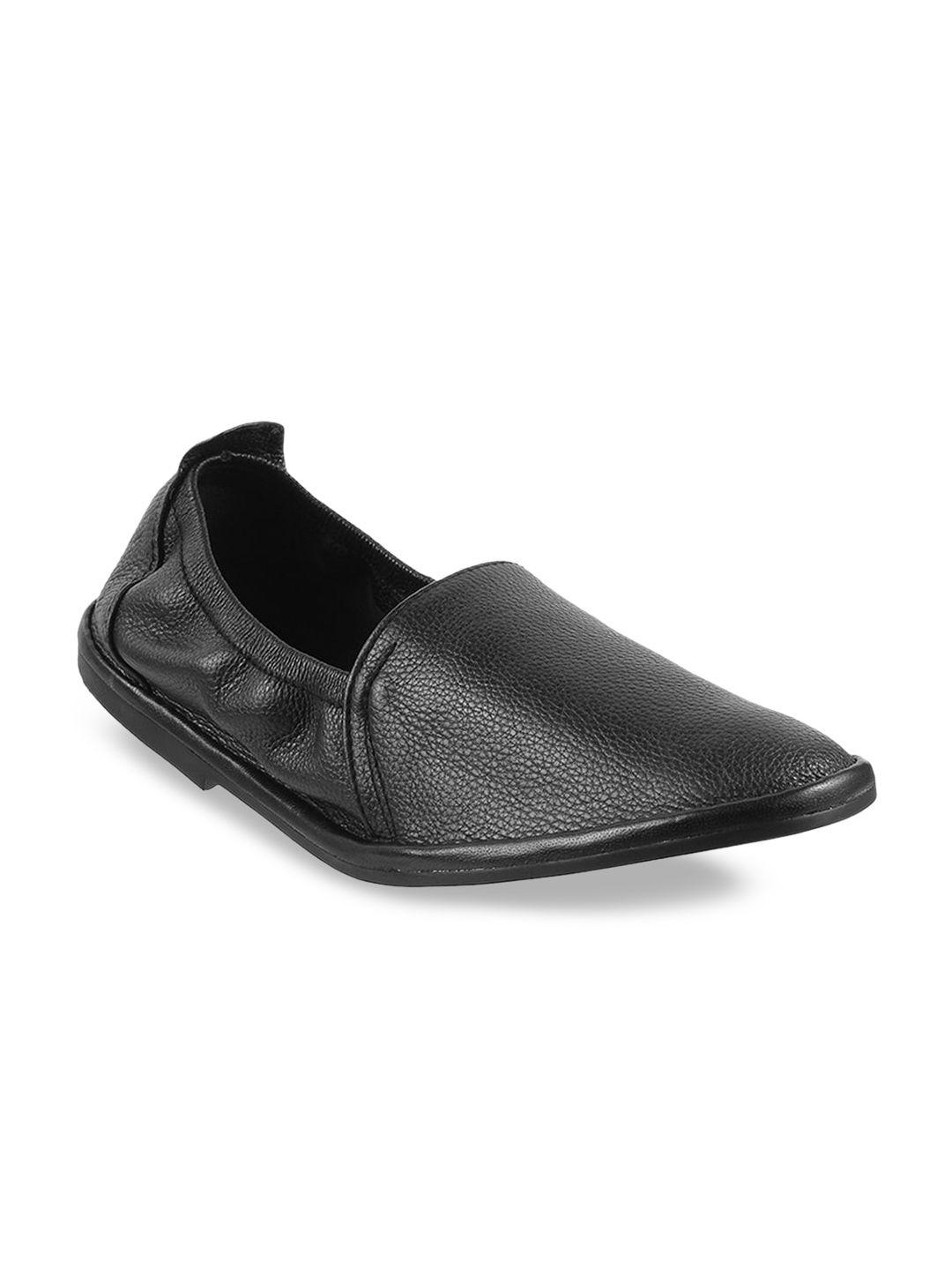 mochi men black solid formal loafers shoes