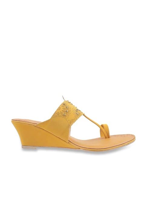 mochi women's yellow toe ring wedges