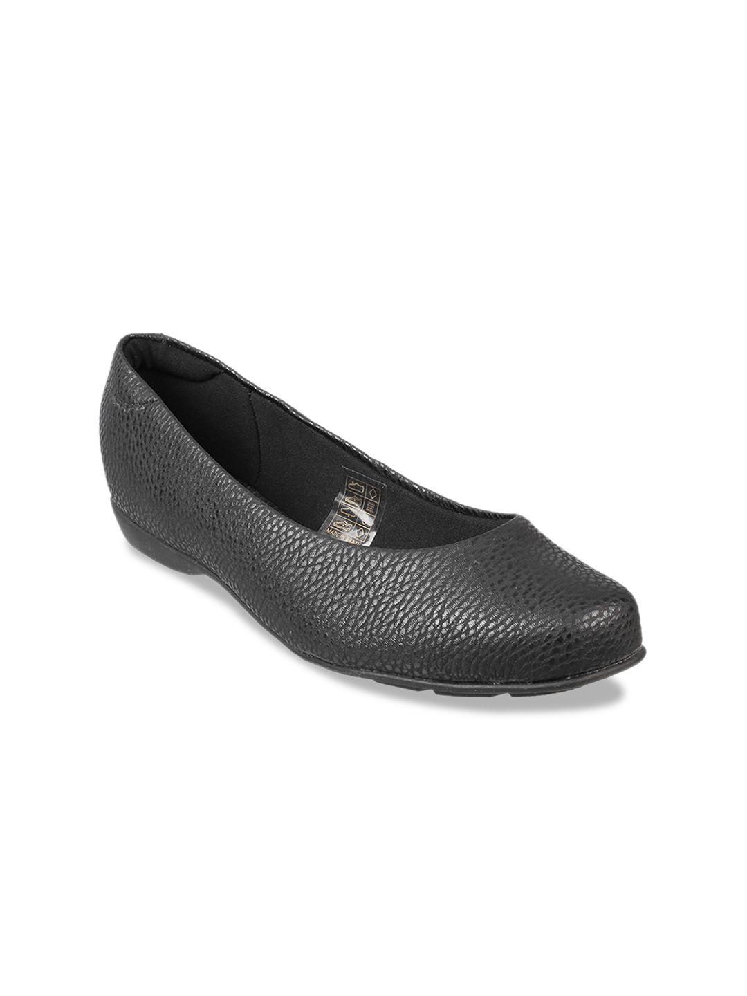 mochi women black solid ballerinas