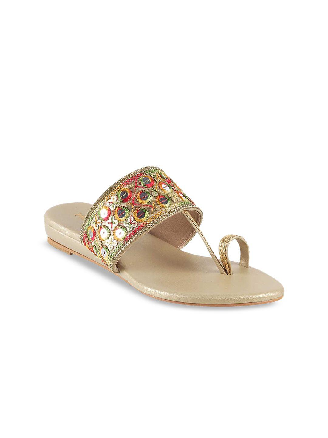 mochi women ethnic embellished one toe flats