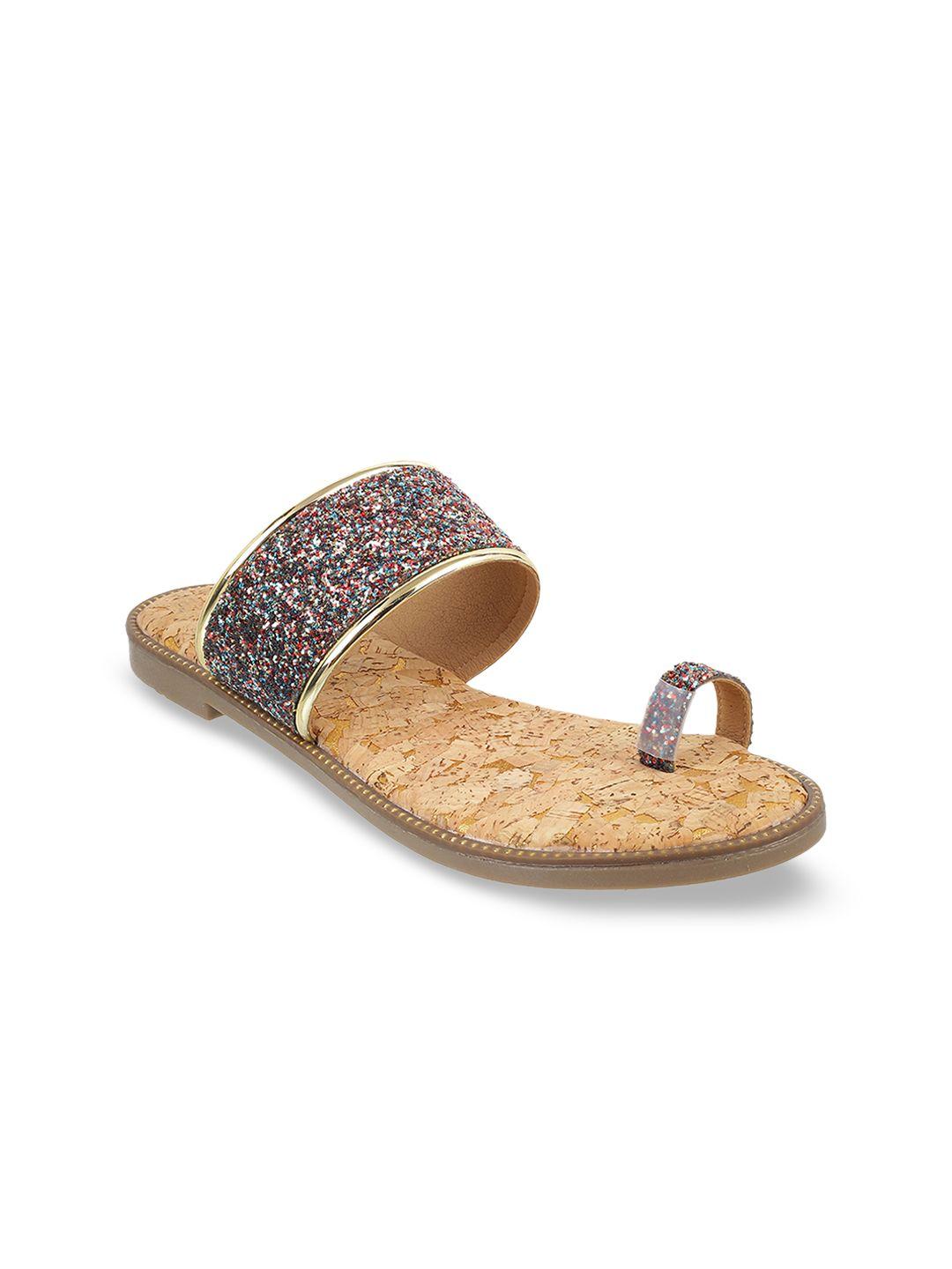 mochi women multicoloured textured one toe flats
