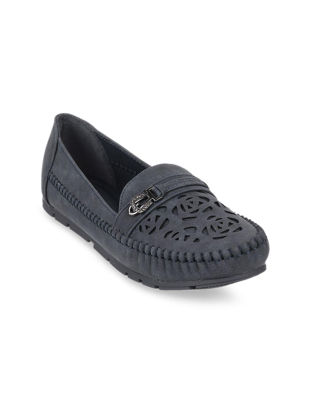 mochi women solid loafers