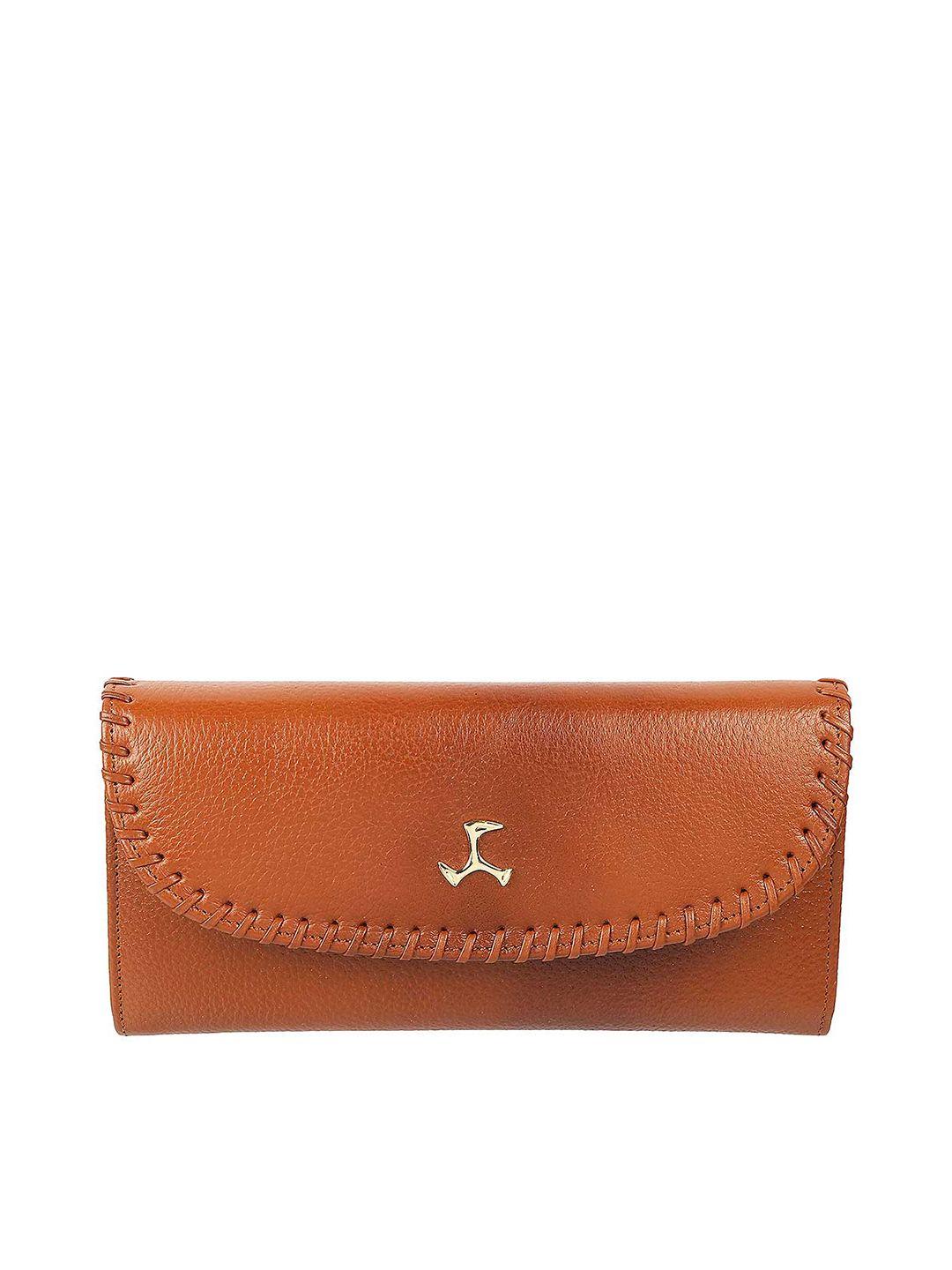 mochi women tan & brown textured envelope clutch