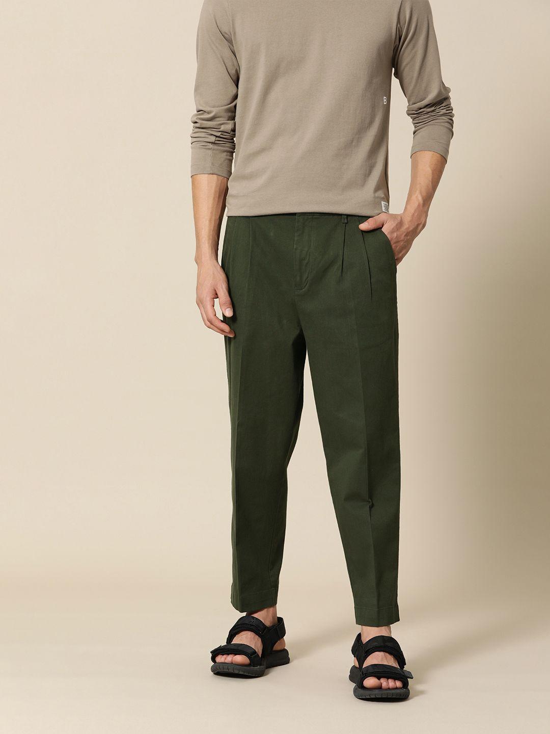 mr bowerbird men green solid oversized fit mid-rise elephant ankle woven pleated trousers