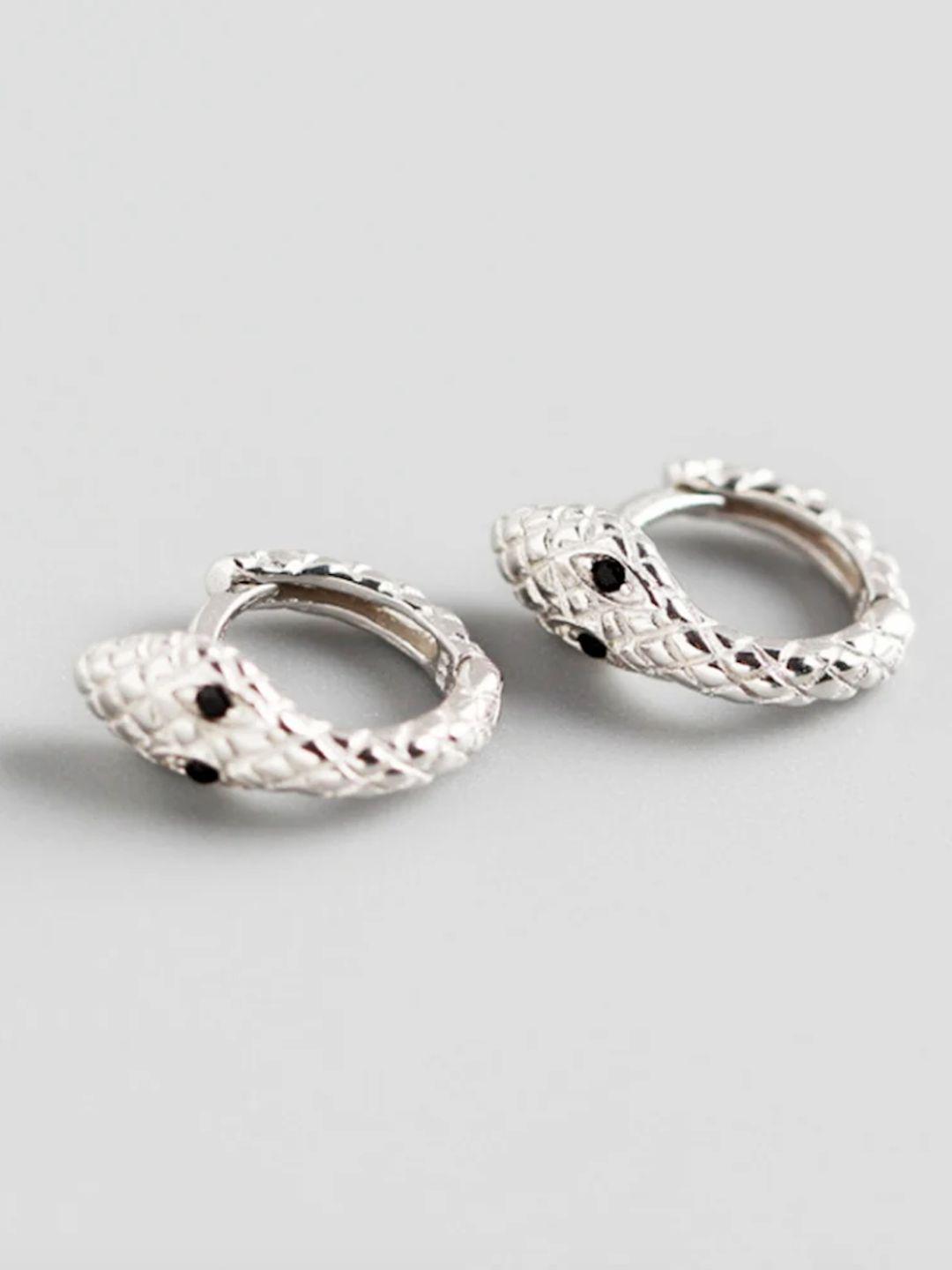 mueras silver-toned circular hoop earrings