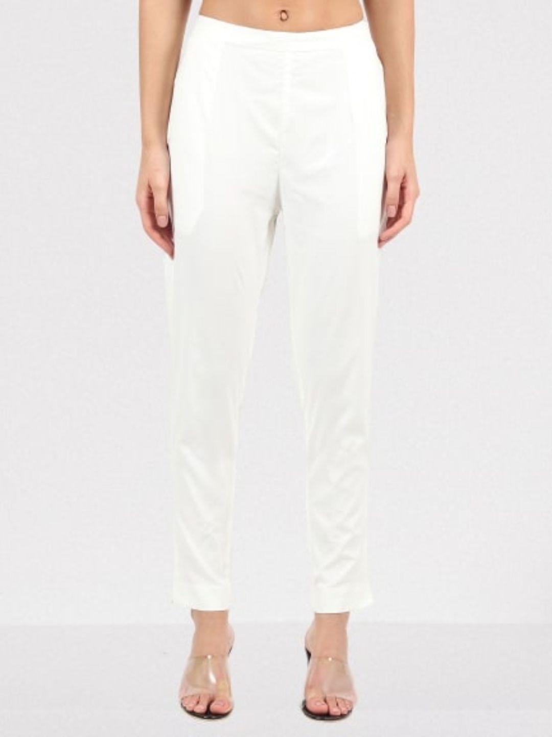 muffly women off white cropped trousers