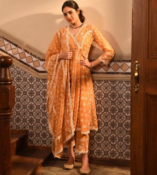 mulmul orange garmiyon ke din 2 bolour kurta with pant and rida dupatta