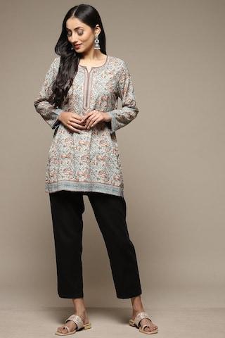 multi-coloured printed casual 3/4th sleeves round neck women straight fit tunic