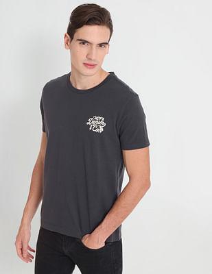 muscle fit textured solid t-shirt