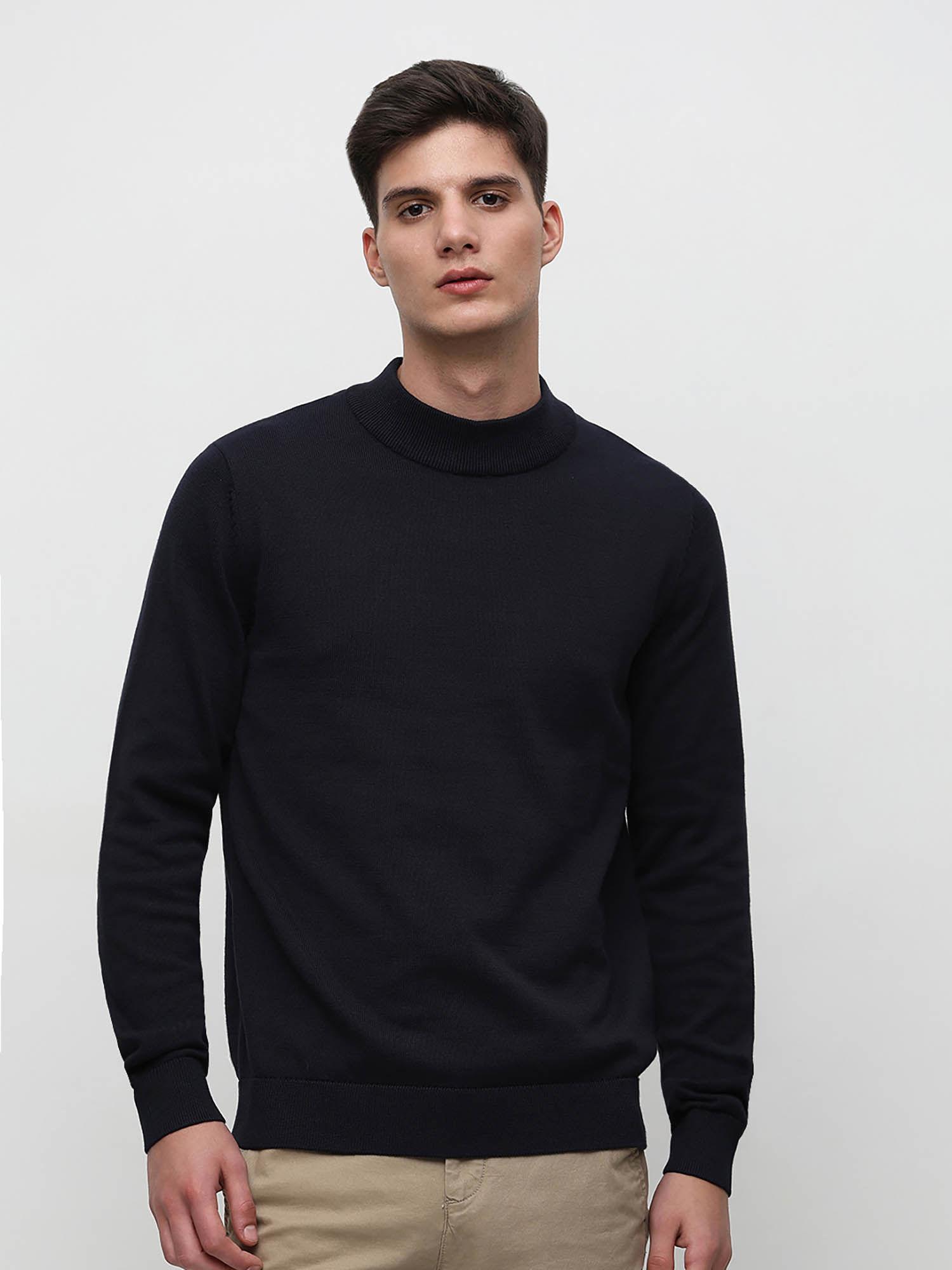 navy blue knitted pullover