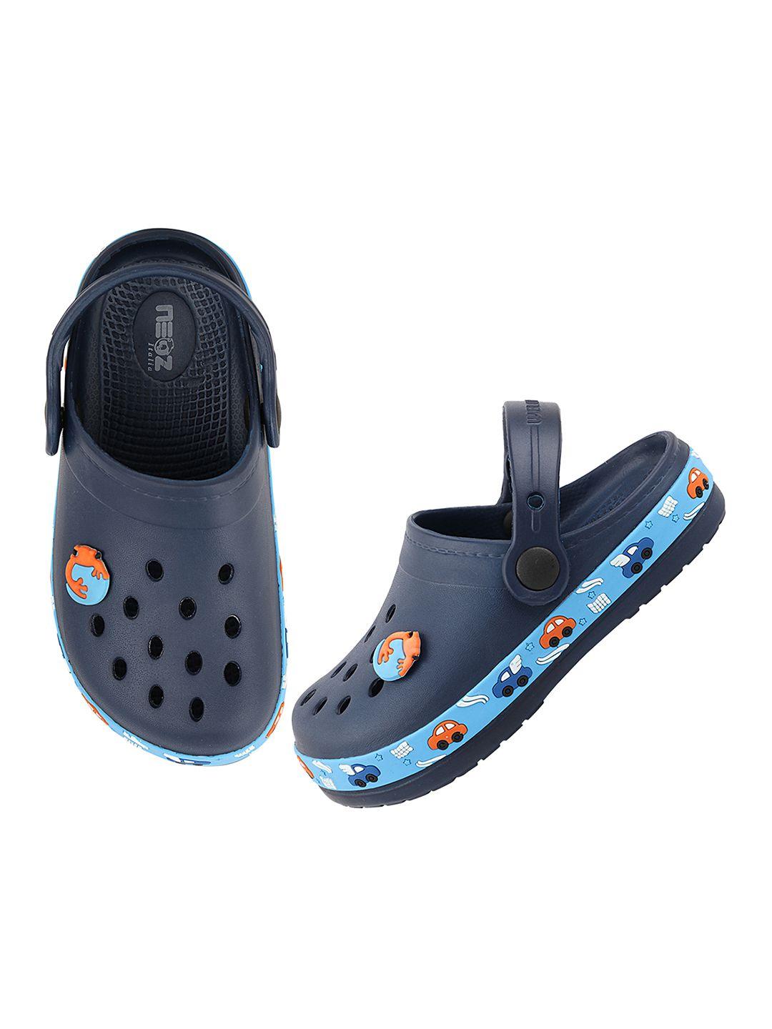 neoz boys navy blue & white rubber clogs