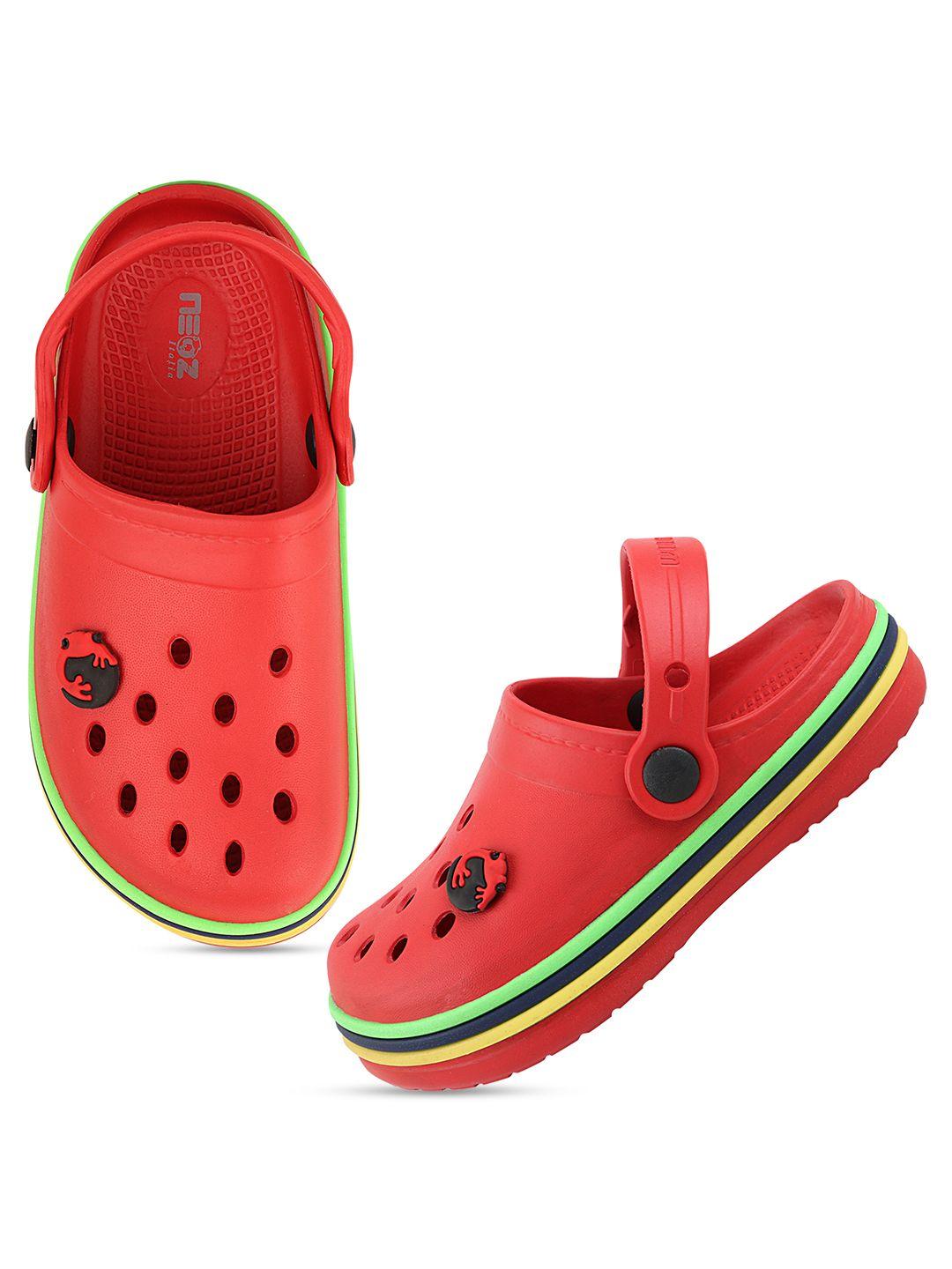 neoz boys red & green rubber clogs