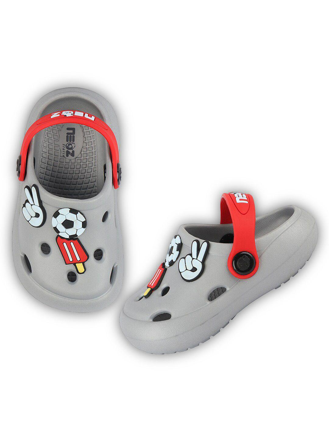 neoz kids applique rubber clogs