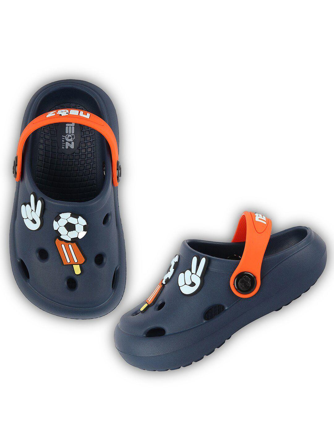 neoz kids embellished rubber clogs