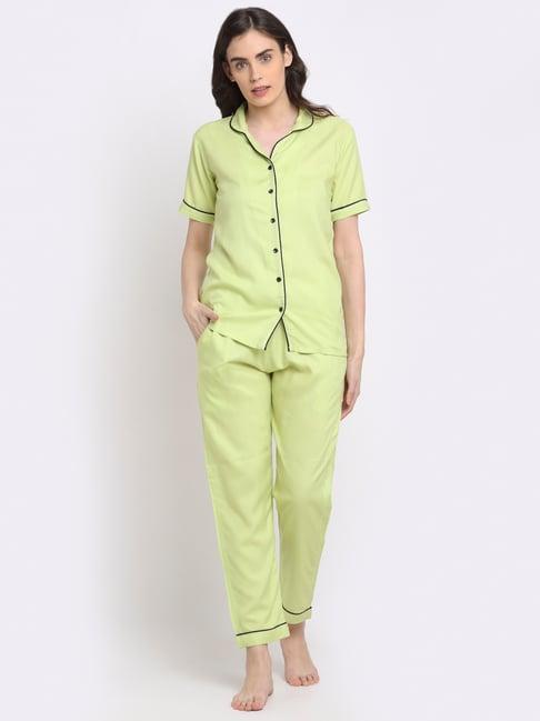 neudis green shirt with pyjamas