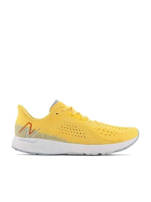 new balance men's tempo v2 yellow running shoes