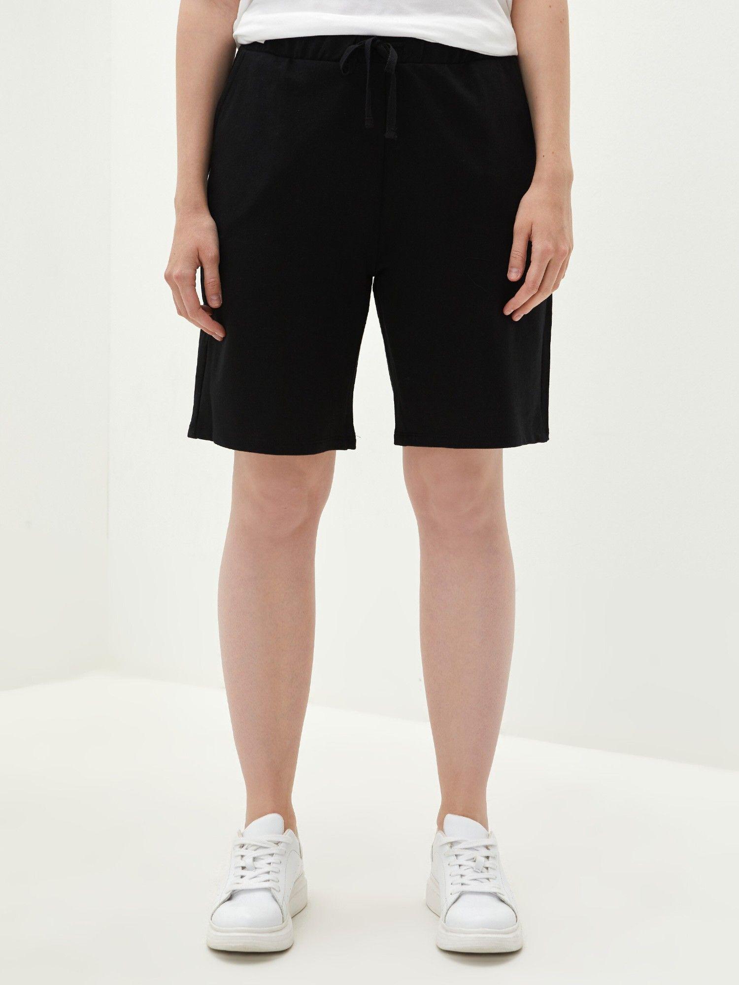 new black solid casual shorts