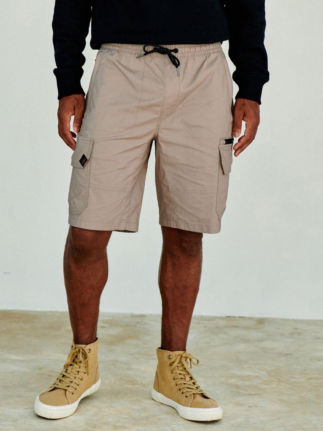 next men mid-rise cargo shorts