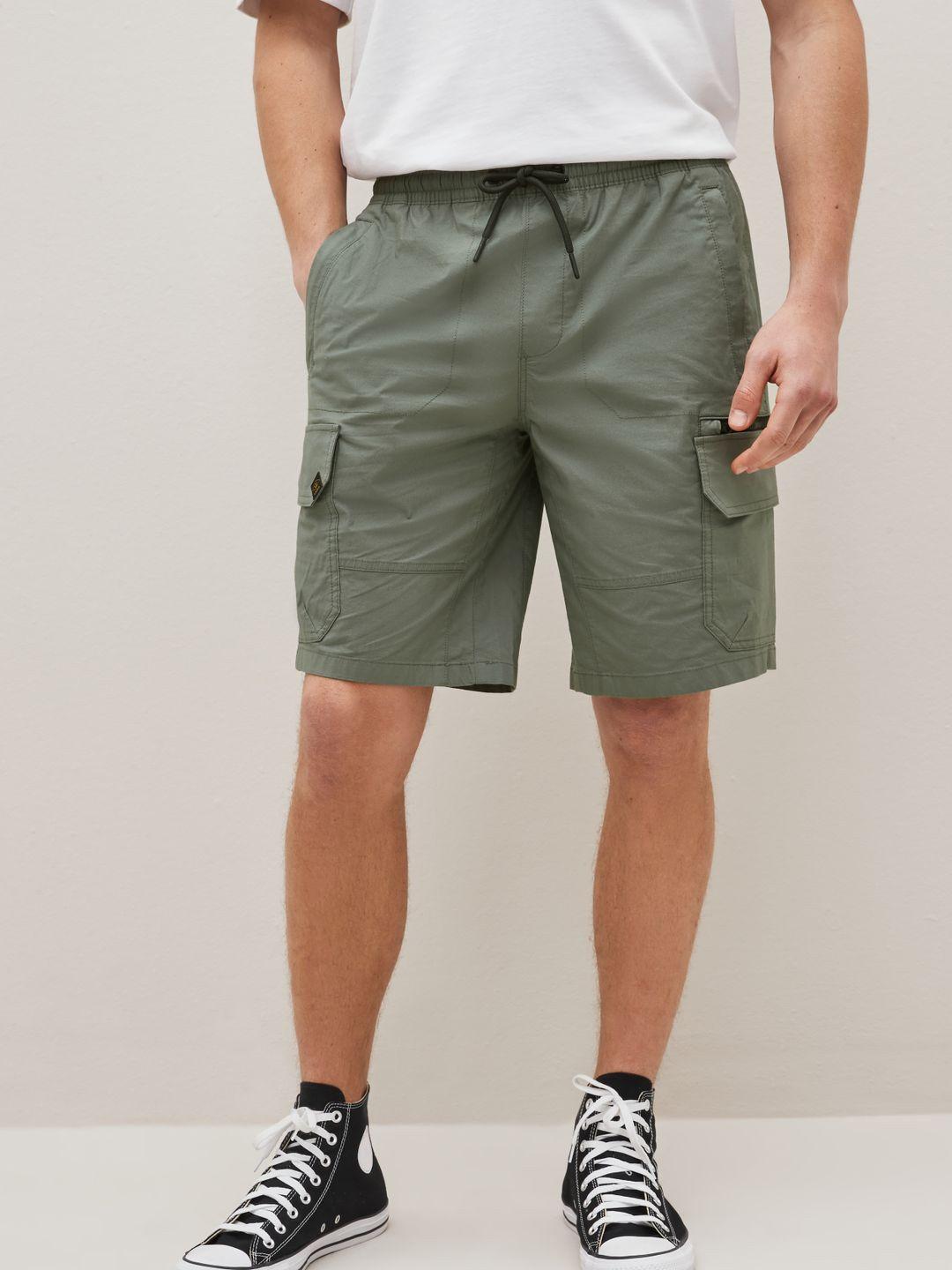 next men mid-rise cargo shorts