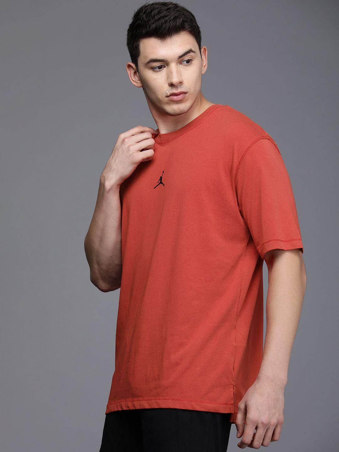 nike men rust red solid round-neck casual t-shirt