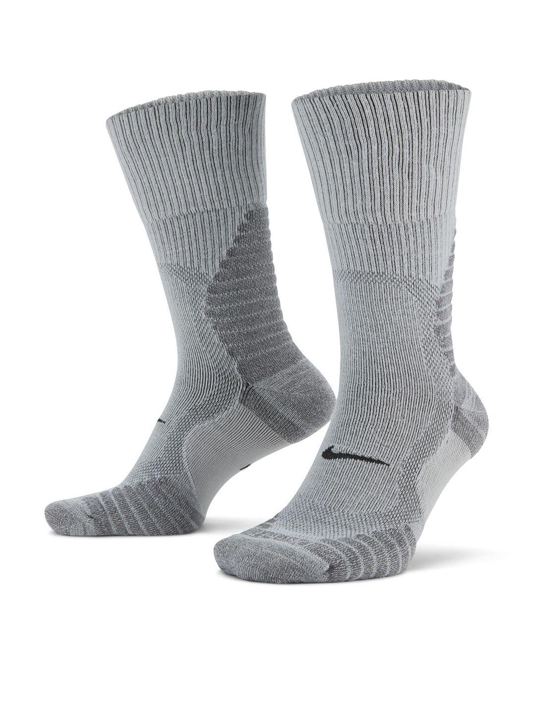 nike outdoor cushioned crew calf length socks