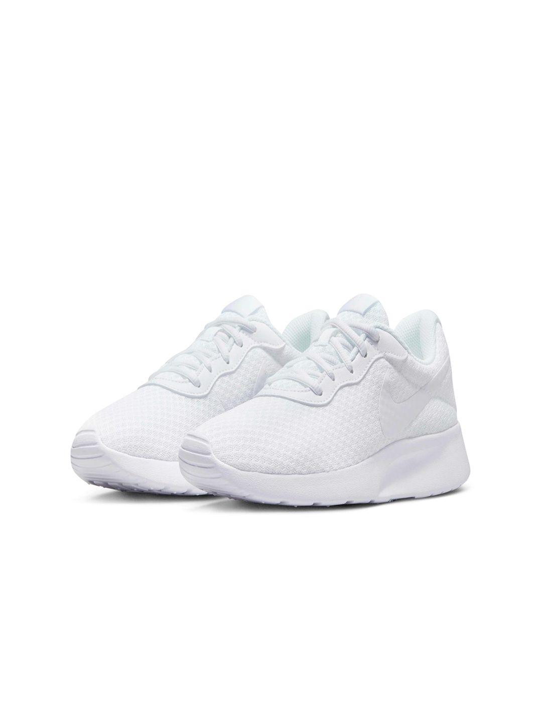 nike women tanjun sneakers