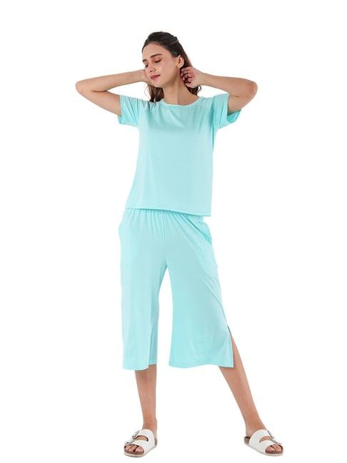 nite flite light blue t-shirt with capris