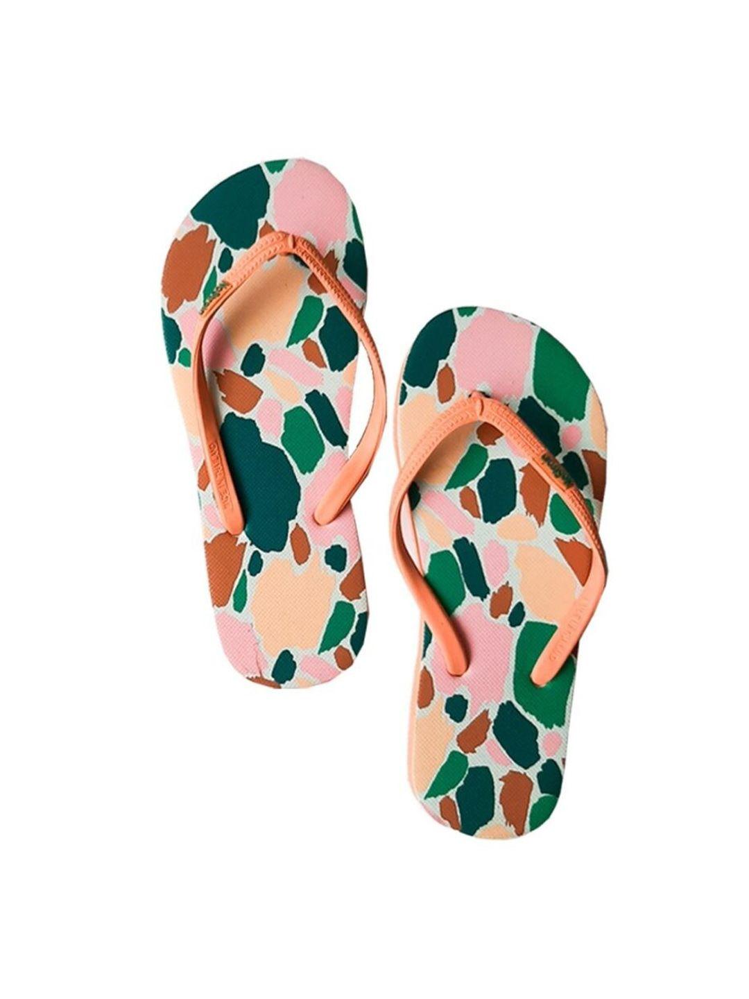 nostrain men peach-coloured & green printed rubber thong flip-flops