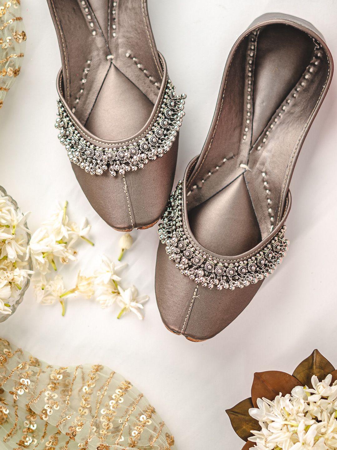 nr by nidhi rathi ghunghroo embellished leather mojaris