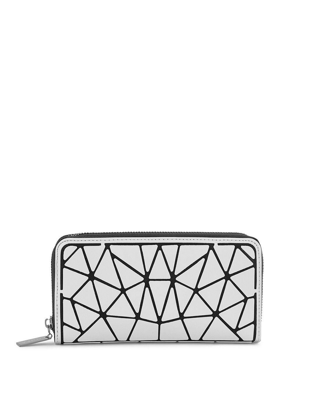 nufa women silver-toned & black printed zip around wallet