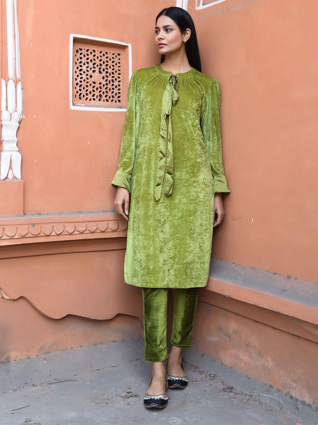 nuhh regular velvet kurta with trousers