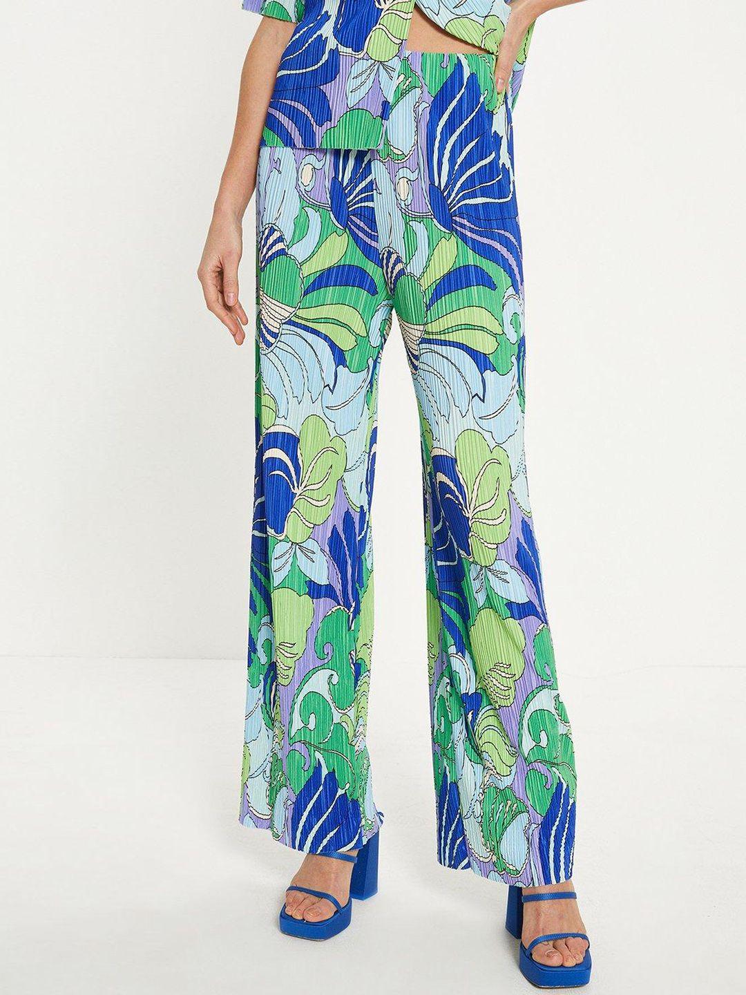 oasis women blue floral printed flared trousers