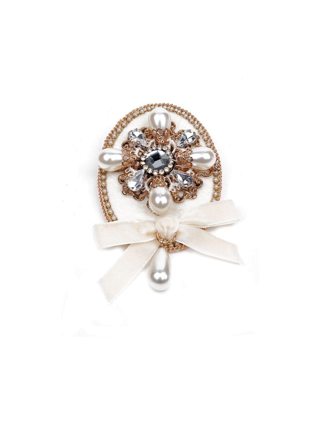 odette oval shaped with bow detail brooch