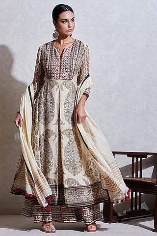 off white embroidered kurta set