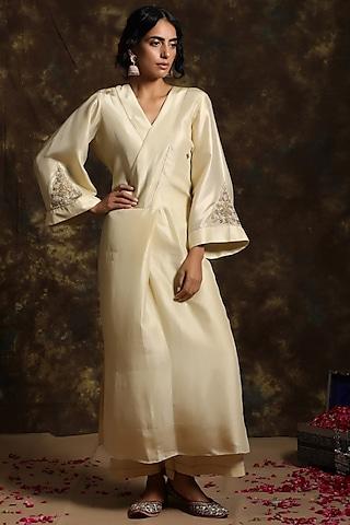 off white embroidered kurta with pants